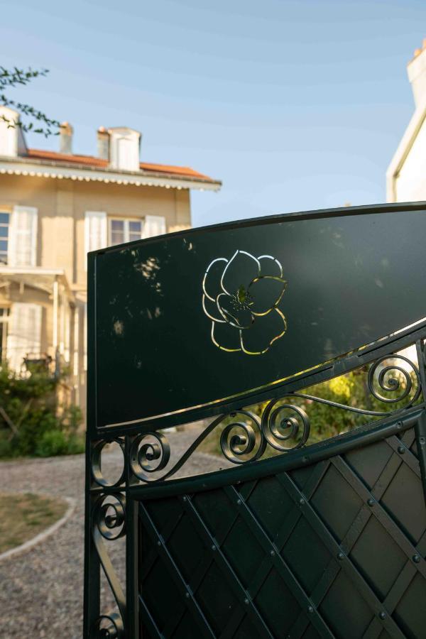 Le Parc Du Magnolia Panzió Montbéliard Kültér fotó